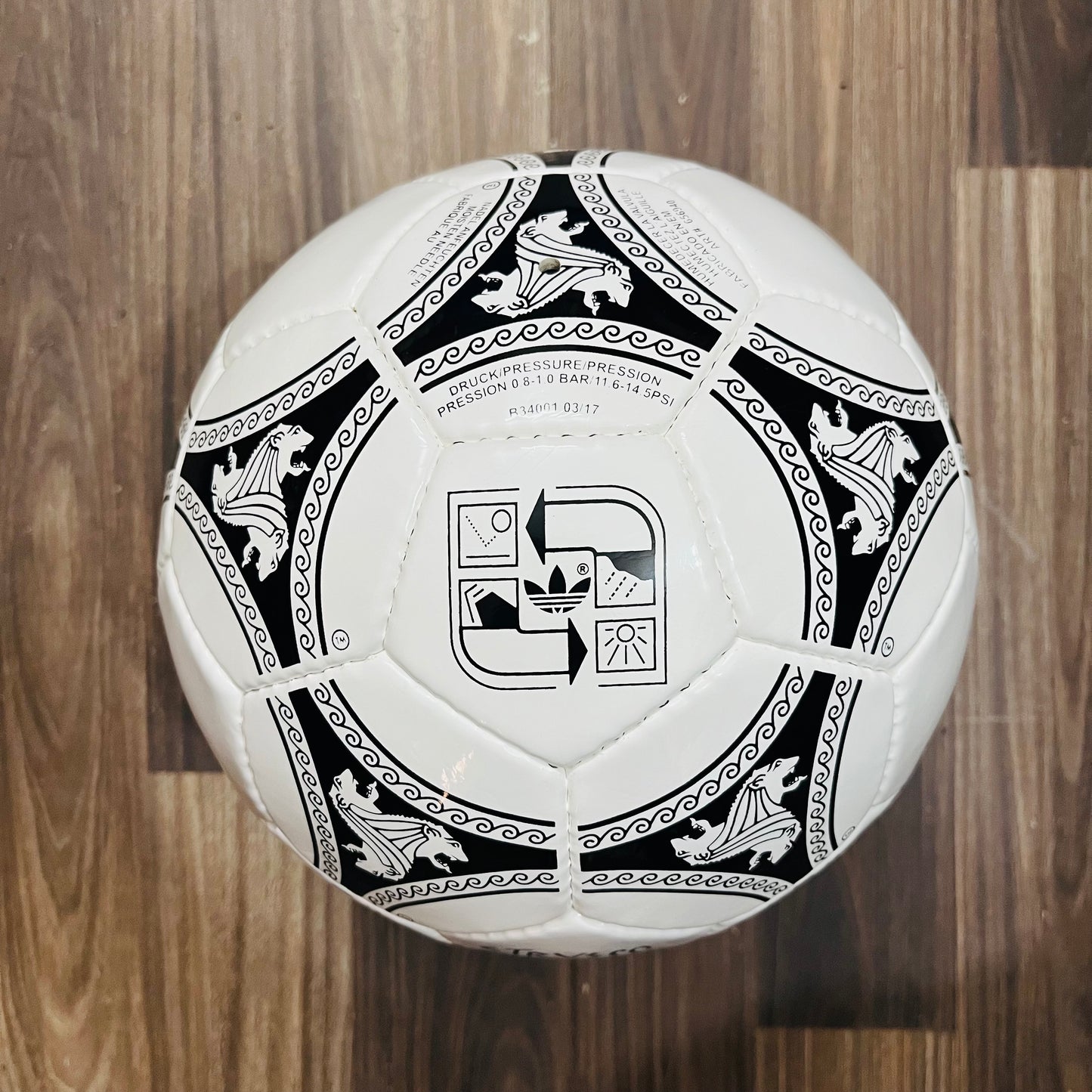 1990 Etrusco Unico Handstitched Soccer Football